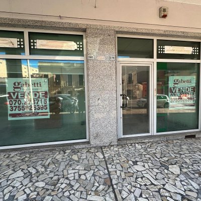 L. commerciale in viale Sant'Avendrace